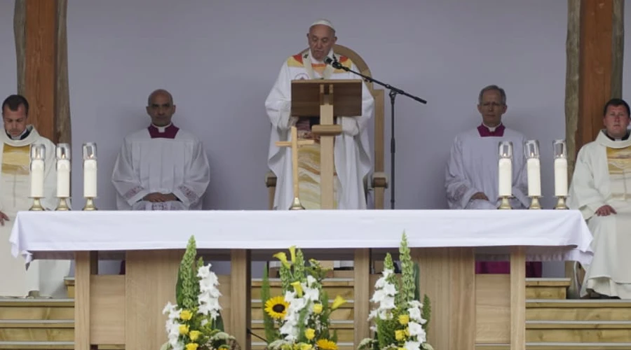 El Papa Francisco en la Misa del Santuario Sumuleu Ciuc de Rumanía. Foto: Andrea Gagliarduci / ACI?w=200&h=150