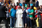El Papa lanza campaña pro inmigrantes de Cáritas y pide acogerlos con los brazos abiertos