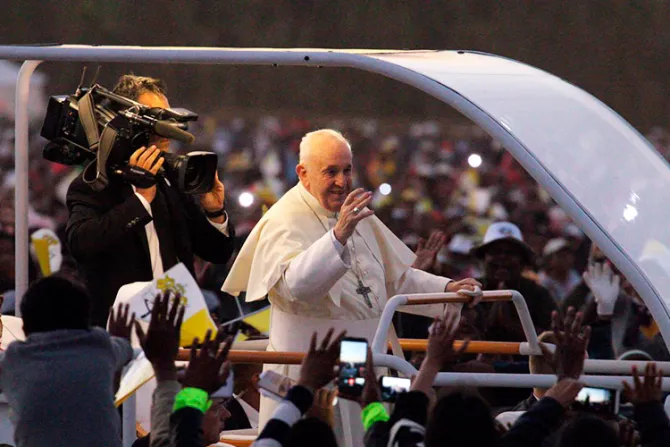 El Papa ante 100 mil jóvenes: El Señor los llama por sus nombres y les dice ¡Sígueme!