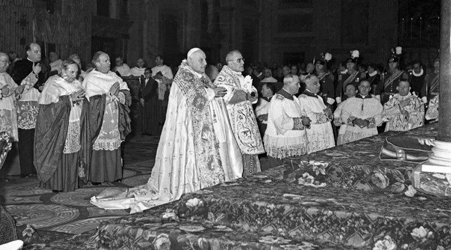 El Papa San Juan XXIII instantes antes de anunciar el Concilio. Foto: Vatican Media