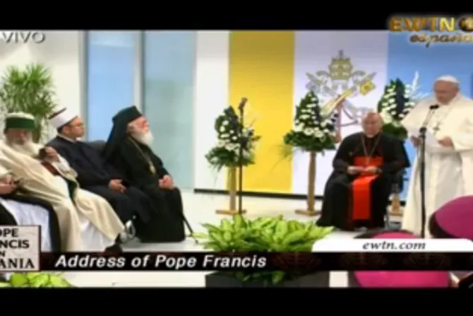 Papa Francisco: Cuando se expulsa a Dios de la sociedad se adoran ídolos y se pisotea la dignidad humana