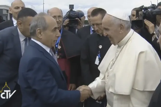El Papa Francisco deja Georgia y llega a Azerbaiyán en su último día de viaje