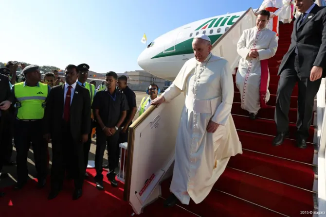 [VIDEO] Papa Francisco llegó a Sri Lanka, segundo país asiático que visita en su pontificado