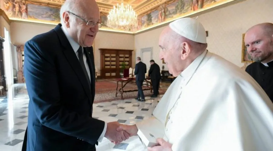 Papa Francisco recibe a Najib Mikati, Primer Ministro interino del Líbano. Crédito: Vatican Media?w=200&h=150