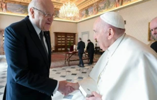 Papa Francisco recibe a Najib Mikati, Primer Ministro interino del Lu00edbano. Cru00e9dito: Vatican Media 
