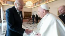 Papa Francisco recibe a Najib Mikati, Primer Ministro interino del Líbano. Crédito: Vatican Media