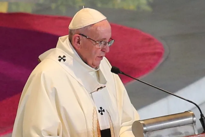 ¿Cansancio o enfermedad? Vaticano se pronuncia sobre tropezón del Papa en México