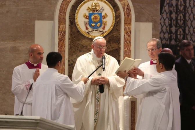 Papa Francisco pide a obispos de Filipinas nuevos caminos para evangelizar Asia