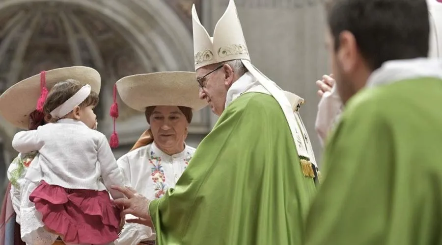 El Papa durante la Misa con motivo de la Jornada Mundial del Migrante y Refugiado. Foto: Vatican Media