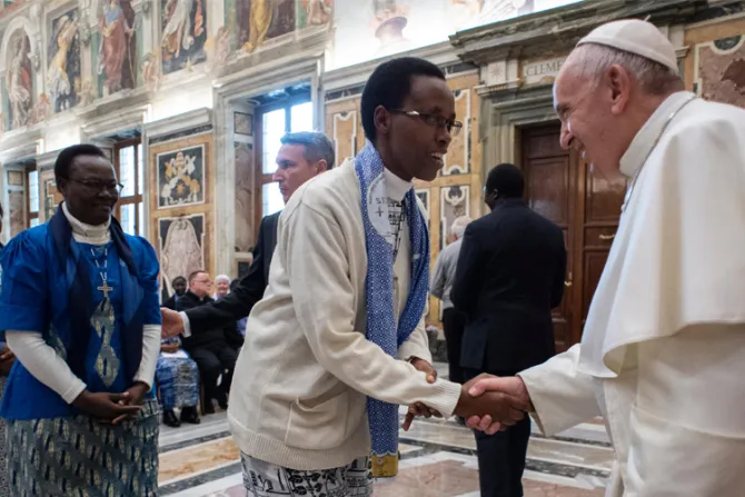 Papa Francisco pide a misioneros ser “nómadas del Evangelio”