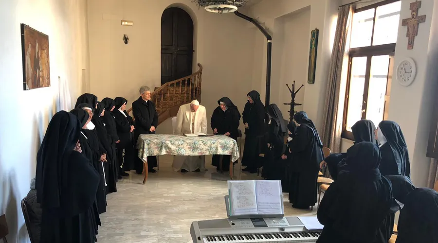 Papa Francisco visita por sorpresa este monasterio de clausura