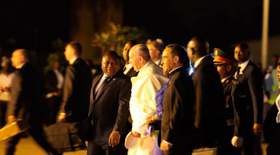 Recibimiento del Papa Francisco en Mozambique / Crédito: Edward Pentin - ACI Prensa