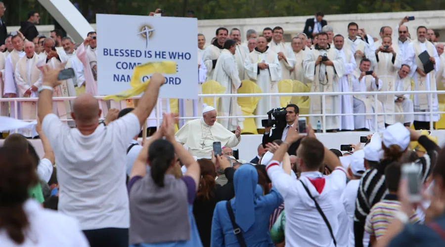 El Papa Francisco en la Plaza Madre Teresa en Albania (Foto Daniel Ibáñez / ACI Prensa)?w=200&h=150