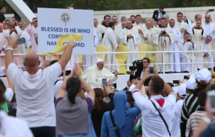 El Papa Francisco en la Plaza Madre Teresa en Albania (Foto Daniel Ibu00e1u00f1ez / ACI Prensa) 