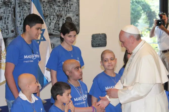 El Papa Francisco cumple deseo de niños enfermos y una joven discapacitada en Tierra Santa