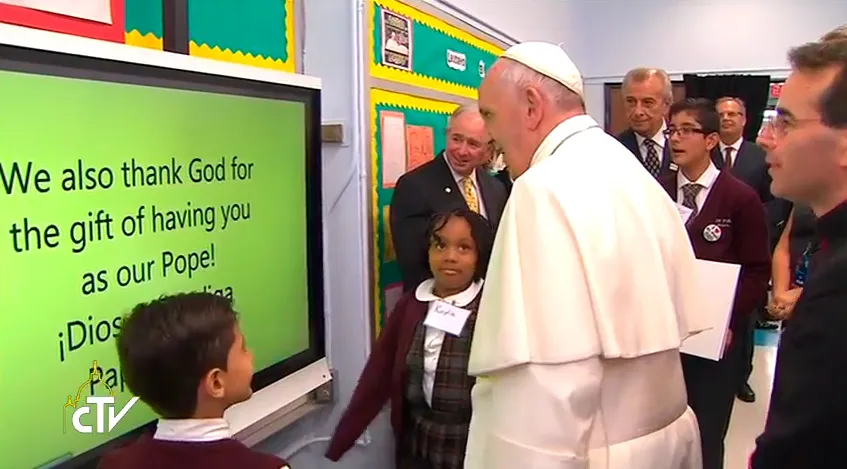 El Papa Francisco con niños de escuela en Harlem / Foto: Captura Youtube?w=200&h=150