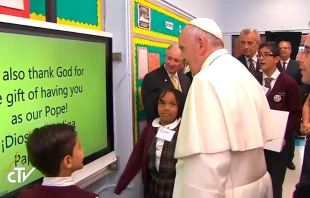 El Papa Francisco con niu00f1os de escuela en Harlem / Foto: Captura Youtube 