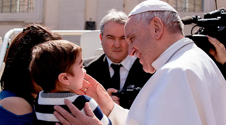 ¡Es trágico!: Esto dice el Papa de países que se quedan sin niños y descuidan ancianos