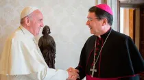El Papa Francisco y el Nuncio Christophe Pierre. Foto: L'Osservatore Romano