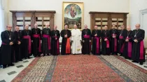 El Papa Francisco y los obispos de Uruguay. Foto: L'Osservatore Romano