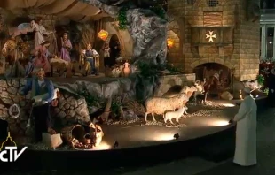 El Papa Francisco frente al pesebre ubicado en la Plaza de San Pedro / Foto: Captura de Youtube (CTV) 