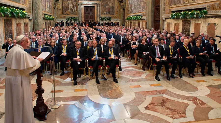 El Papa pronuncia su discurso ante los mandatarios europeos. Foto: L'Osservatore Romano?w=200&h=150