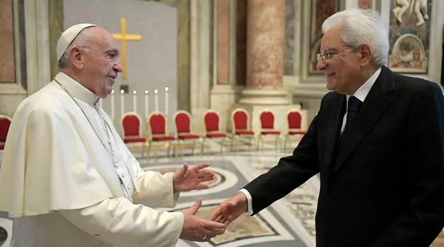 El Papa Francisco felicita al presidente de Italia por su reelección 