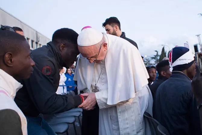 Papa Francisco respalda iniciativa a favor de migrantes y refugiados en Italia