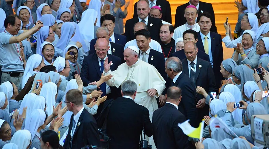 Papa Francisco en encuentro con comunidades religiosas. Foto: Comité para la visita del Papa a Corea?w=200&h=150