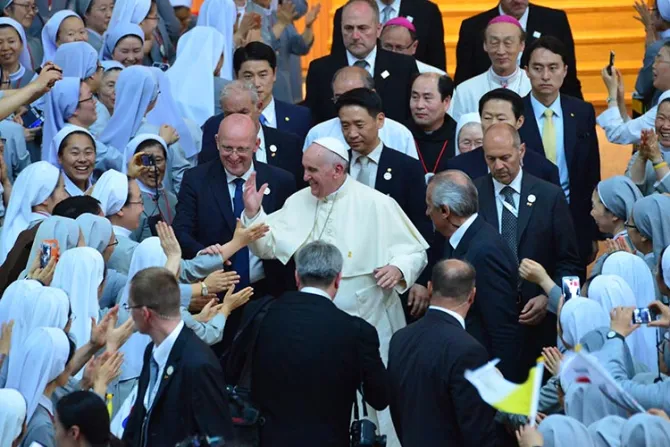 Papa Francisco exhorta a religiosos ser “expertos” en la misericordia de Dios
