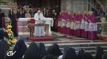 Papa Francisco reza por los cristianos asesinados en Egipto durante su visita a Génova. Foto: Captura de video / CTV.