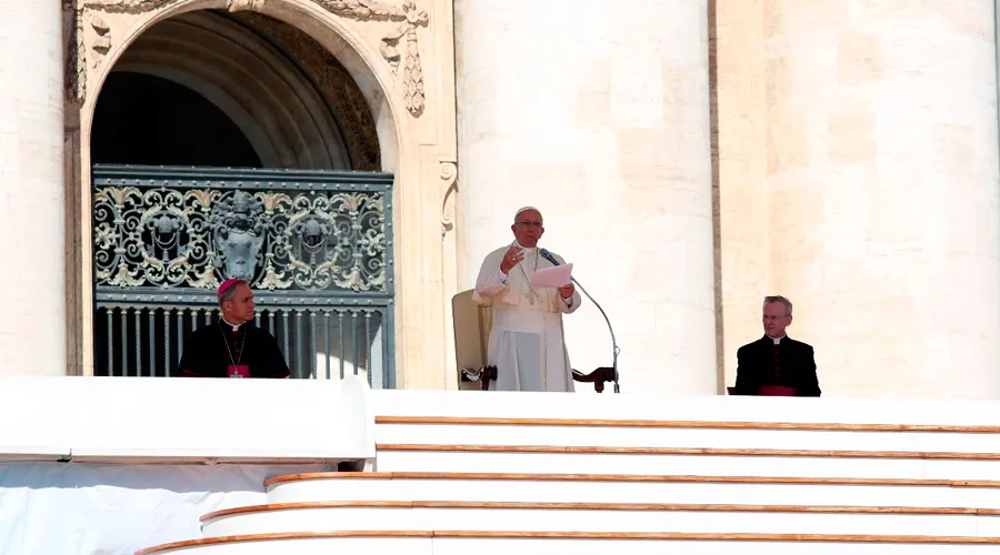 El Papa anuncia que suspende la catequesis y en su lugar se rezará. Foto: Daniel Ibáñez / ACI Prensa?w=200&h=150