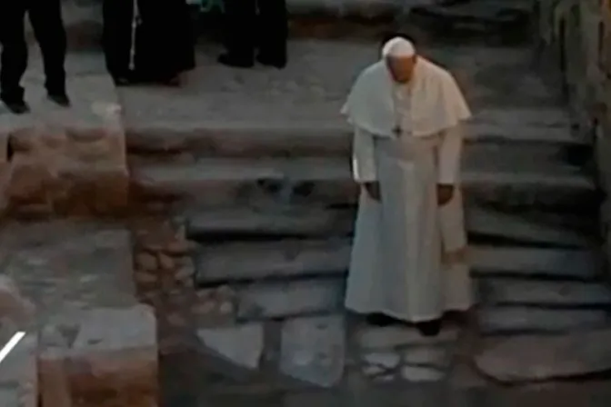 [VIDEO] Visita a Tierra Santa: El Papa Francisco ora a orillas del río Jordán