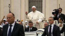 El Papa en la Audiencia General. Foto: Marina Testino / ACI Prensa