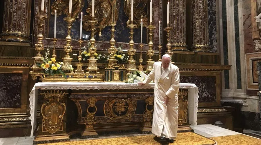 El Papa en Santa María la Mayor. Foto: LOR