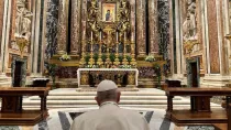El Papa Francisco visita la Basílica de Santa María la Mayor tras su viaje apostólico a África 2023. Crédito: Vatican Media