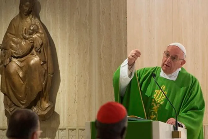 El Papa condena el escándalo de la doble vida: Van a Misa pero no viven como cristianos
