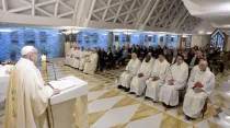 El Papa pronuncia la homilía en la Misa. Foto: Vatican Media