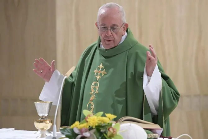 El Papa invita a combatir contra el demonio porque “no existen cristianos tranquilos”