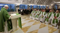 El Papa pronuncia la homilía en la Misa. Foto: L'Osservatore Romano