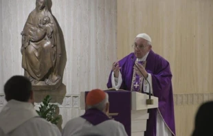 El Papa Francisco en la Misa de la Casa Santa Marta. Foto: Vatican Media  