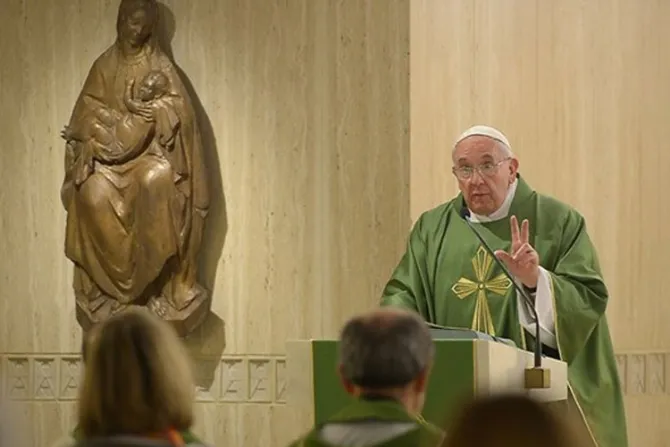 Papa Francisco: El estilo del cristiano es tener misericordia y hacer la paz con los demás