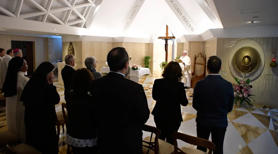 Familiares de las víctimas del accidente en España participan en la Misa del Papa Francisco. Foto: L'Osservatore Romano?w=200&h=150