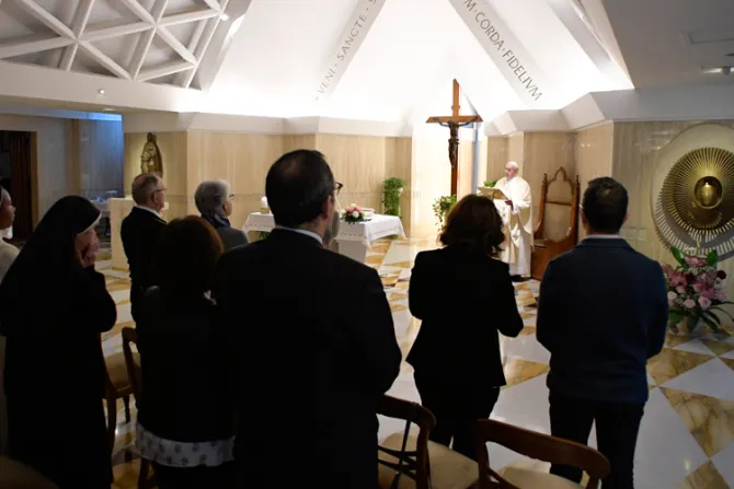 El Papa consuela a familiares de estudiantes fallecidos en accidente hace un año en España