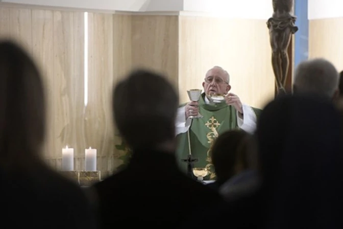 Papa Francisco: Ante la tentación, pidamos la gracia de ser “justos” y “misericordiosos” 