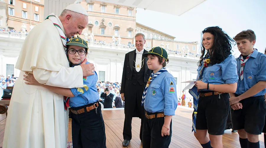 Papa Francisco en encuentro con niños y jóvenes Scouts de Italia. Foto: L'Osservatore Romano.