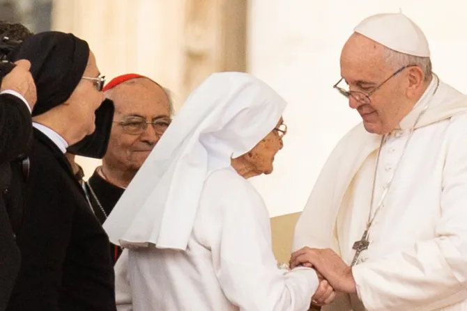 El Papa agradece a esta misionera en África de 85 años de edad