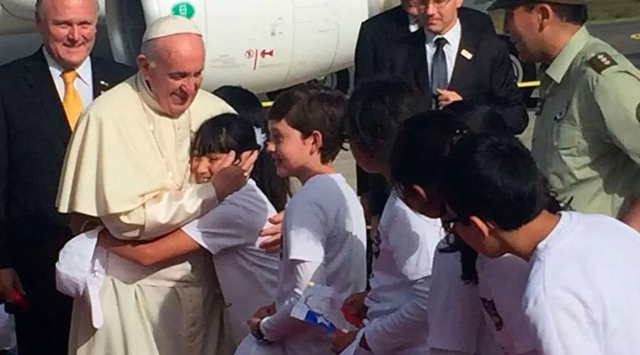 Momento en que el Papa Francisco llega a la ciudad chilena de Temuco / Foto: Captura de video?w=200&h=150