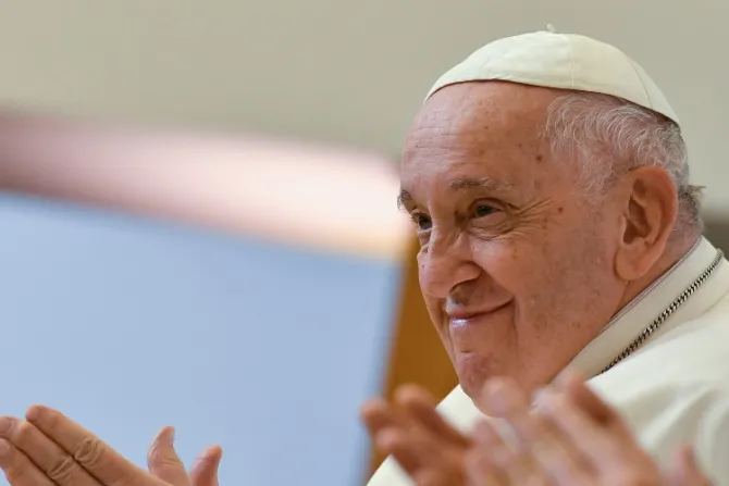  Investigadora húngara, al Papa Francisco: Dios “escribe su plan divino” con la ciencia     