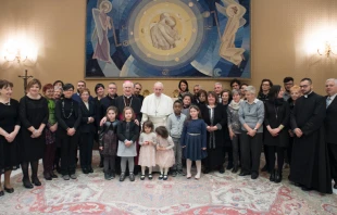 El Papa junto a los familiares de las vu00edctimas. Foto: L'Osservatore Romano 